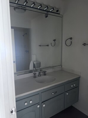 Håndklær, såpe og toalettpapir