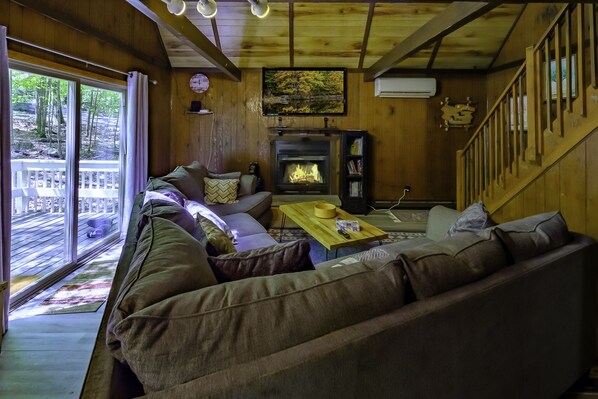 Smart TV, fireplace