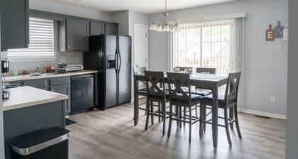 2600 SF home 15 Minutes from Downtown Louisville in New Albany. Full basement.