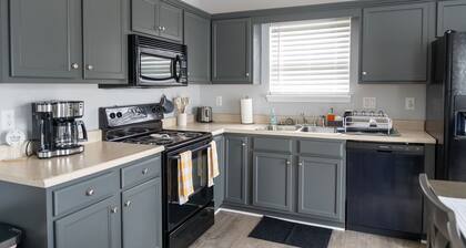 2600 SF home 15 Minutes from Downtown Louisville in New Albany. Full basement.