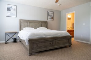 3 bedrooms, desk, iron/ironing board, free WiFi