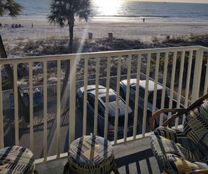 Property grounds - Ocean front , on the beach walking distance to restaurants and shopping center (Madeira Beach)