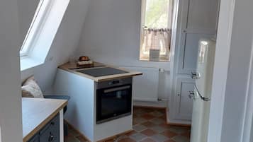 Kylskåp, ugn, spishäll och diskmaskin