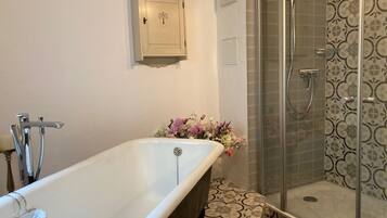 Bathtub, hair dryer, towels