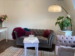 TV - Apartment 'Ferienwohnung Rahel' with Shared Terrace and Wi-Fi (Münsingen)