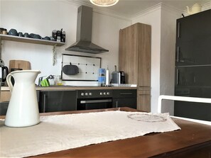 Refrigerador, horno, parrilla de estufa y lavavajillas 