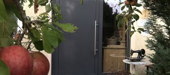 Holiday Home 'Ferienhaus Schillerstraße' with Private Terrace, Shared Garden and Wi-Fi