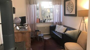 Fernseher, Kamin, DVD-Player, Stereoanlage