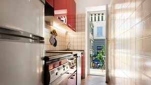 A kitchen with a stainless steel refrigerator, oven, and sink. - Apartment 'Oceane Paradise- Charlot' with Sea View, Balcony and Wi-Fi (Levanto)