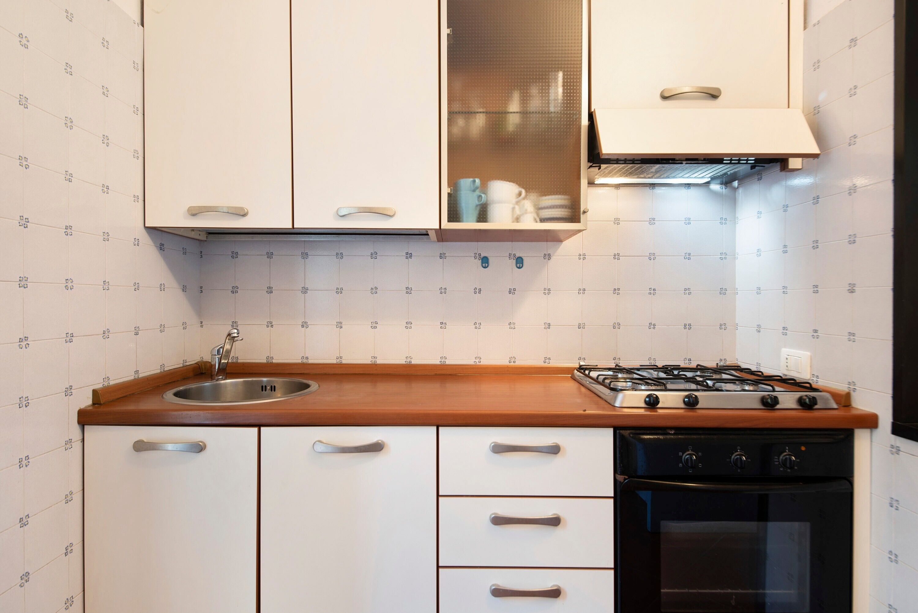 Fridge, stovetop, electric kettle, cookware/dishes/utensils