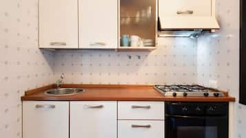 Fridge, stovetop, electric kettle, cookware/dishes/utensils