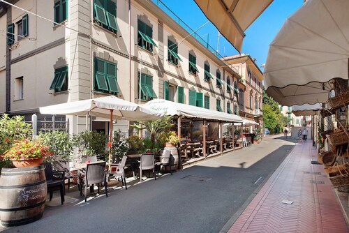 Apartment 'Beach Paradise - Napoleone' with Private Garden and Wi-Fi