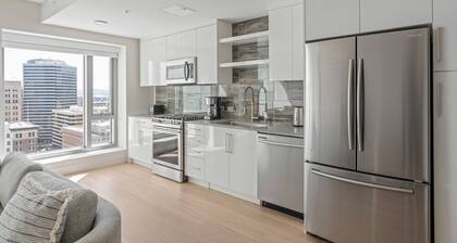 Premium Oakland 1BR w/ Pool, Gym & W/D, nr BART, by Blueground