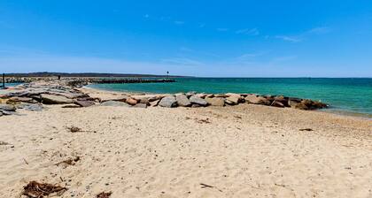 Water-view home in great location with spacious backyard, grill, kayaks, dogs OK