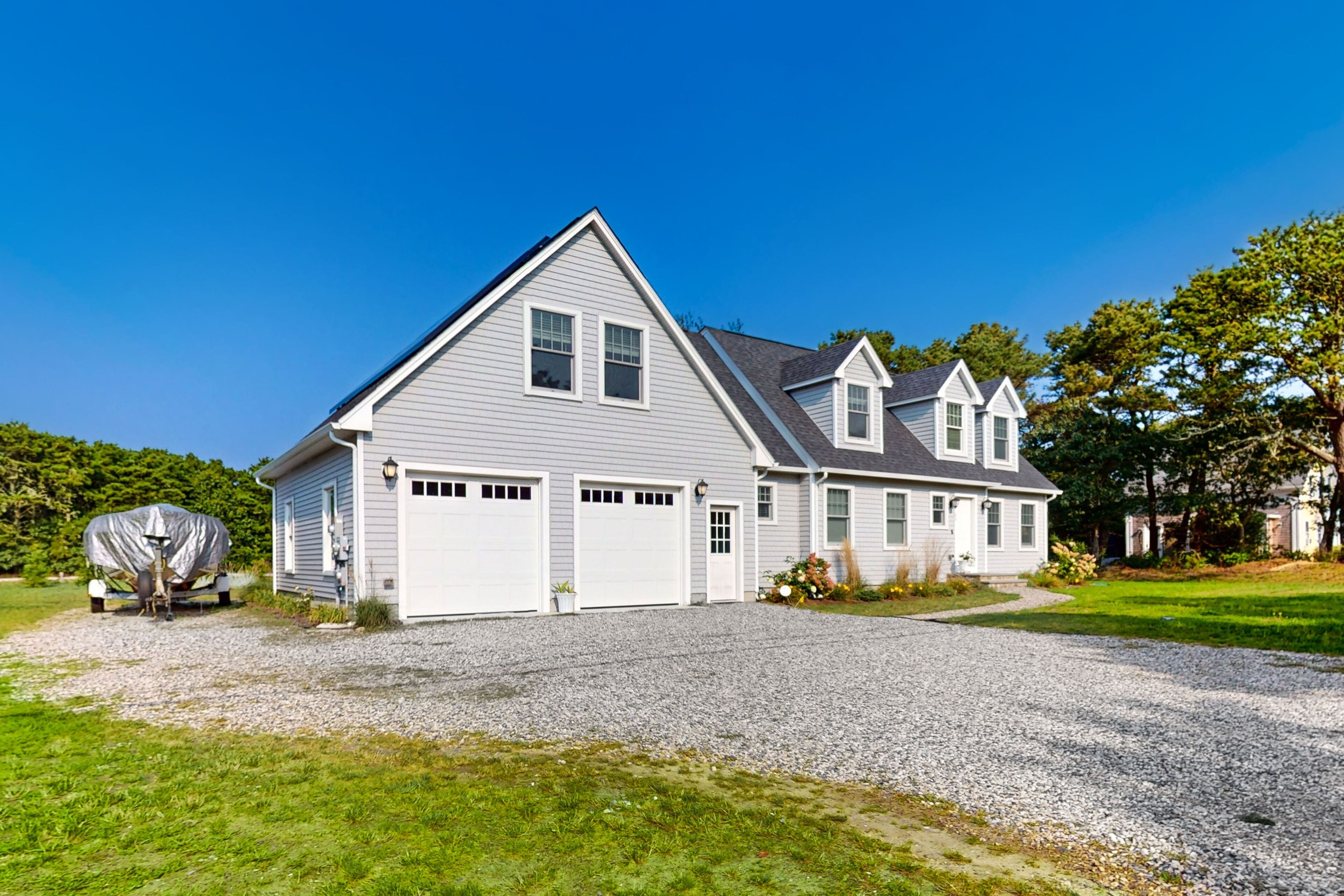 Bright home with huge yard, patio & Ping-Pong - close to Ridgevale Beach