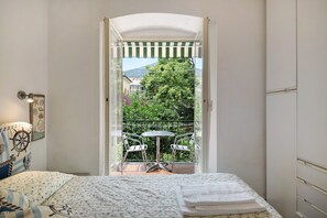 2 bedrooms, free WiFi, bed sheets - Apartment 'Oceane Paradise - Churchill' with Sea View, Balcony and Wi-Fi (Levanto)