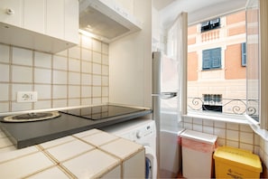 Kühlschrank, Ofen, Herdplatte, Geschirrspüler