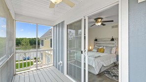 3 bedrooms, iron/ironing board, free WiFi, bed sheets - On Cloud Wine | Cottages at Heron's Landing (Ottawa)