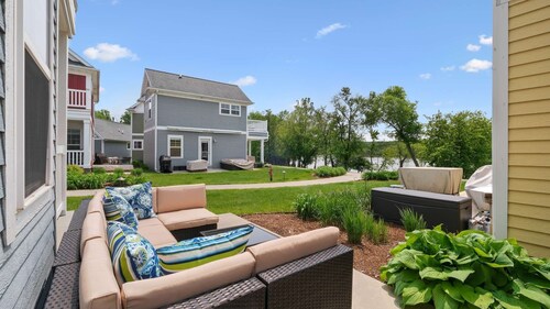 On Cloud Wine | Cottages at Heron's Landing