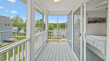 3 slaapkamers, een strijkplank/strijkijzer, gratis wifi, beddengoed