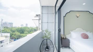 Deluxe Studio Suite | City view