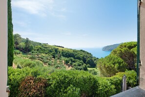 Interior - Villa 'Mesco' with Mountain View, Private Pool and Wi-Fi (Levanto)