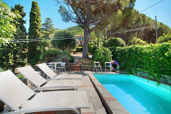 Pool - Villa 'Mesco' with Mountain View, Private Pool and Wi-Fi (Levanto)