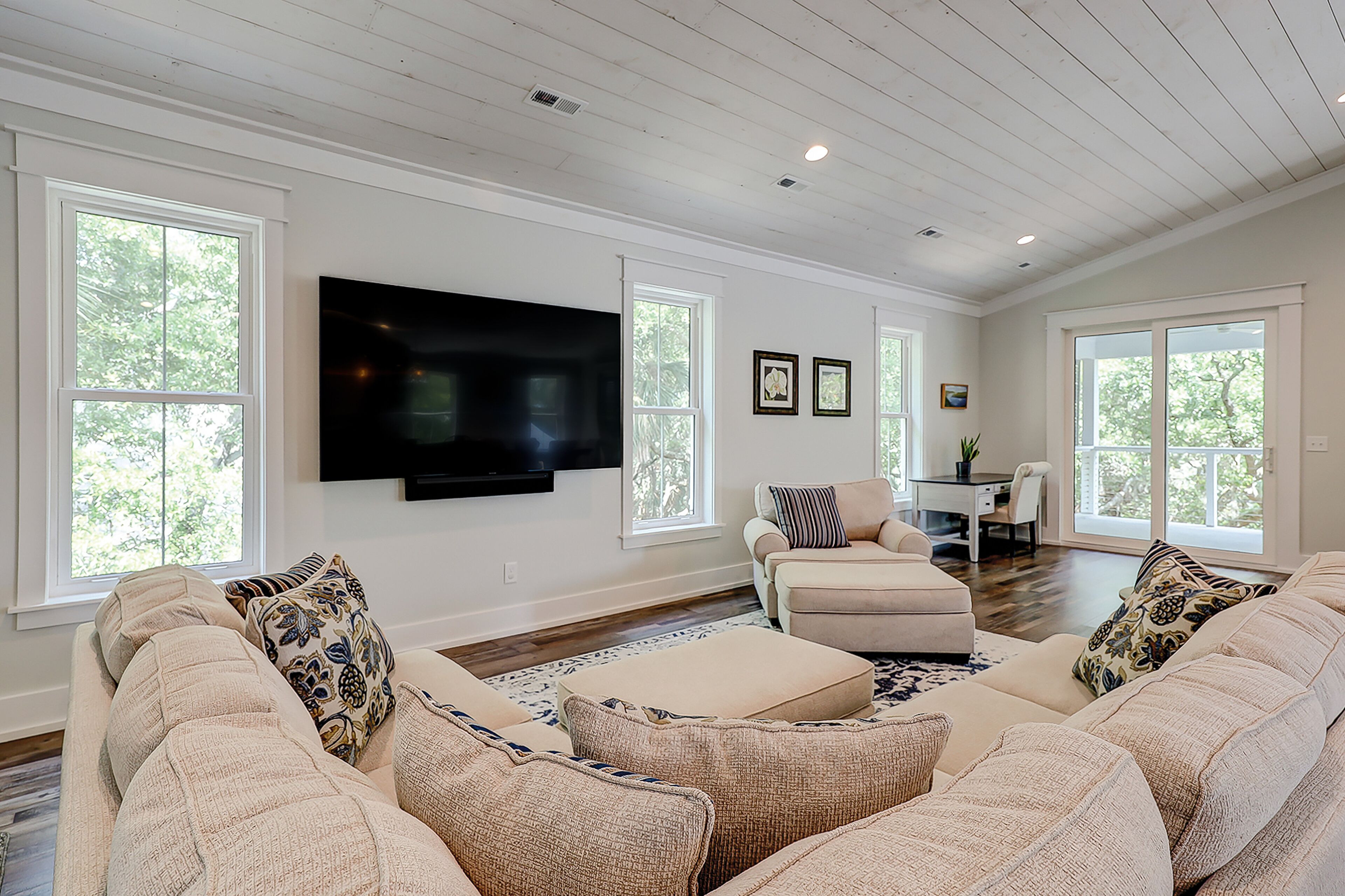 Beach retreat with large deck, grill, outdoor shower, AC, W/D & kitchenette
