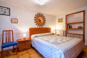 1 chambre, fer et planche à repasser, Wi-Fi gratuit, draps fournis