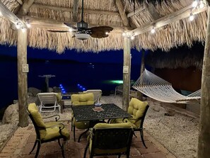 Outdoor dining - Oceanfront Lookout Point with two Kayaks & Dock (Key Largo)