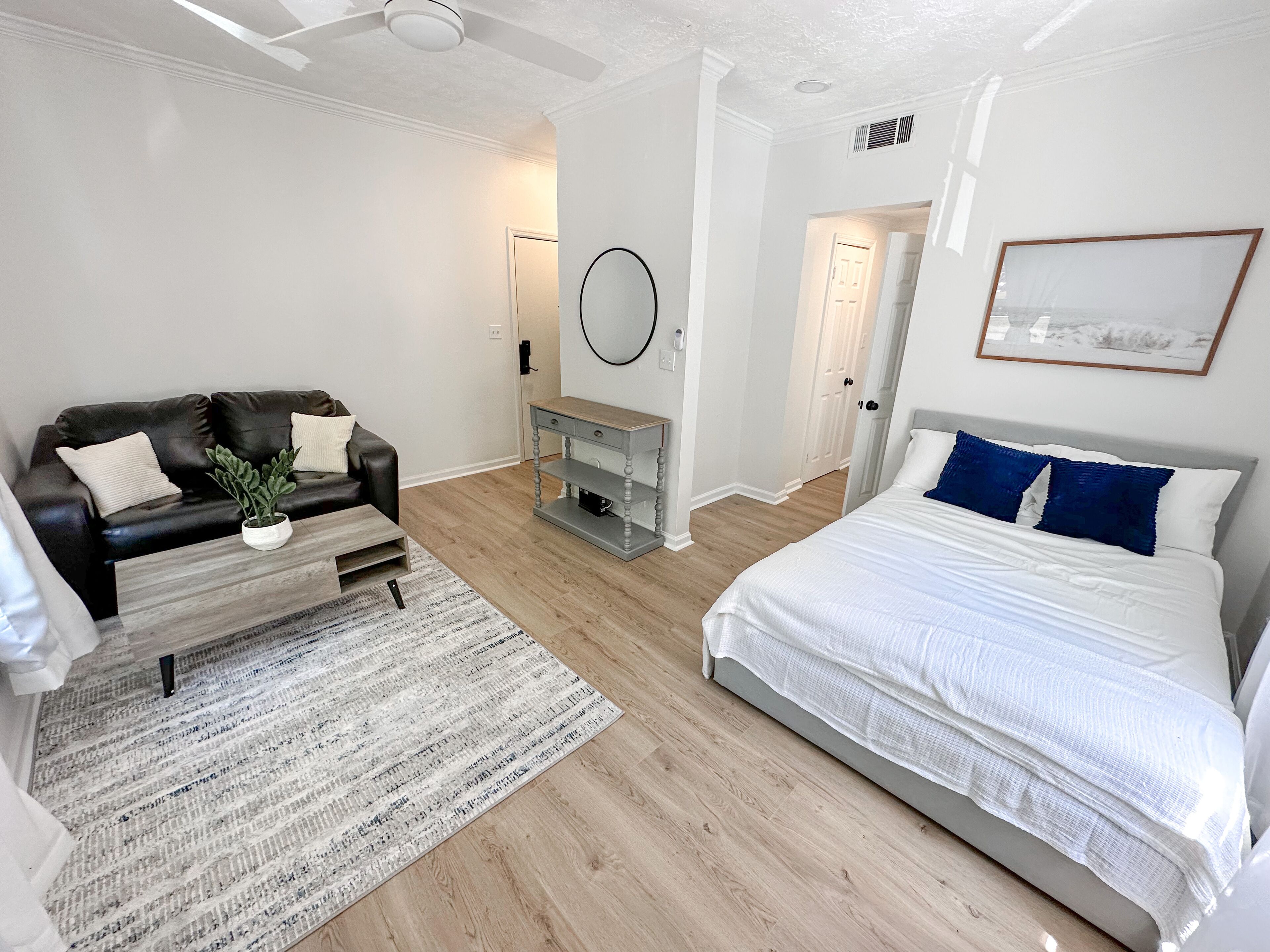 Live in HEART of Midtown!