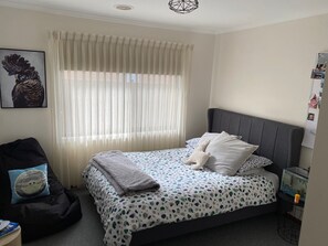 4 bedrooms, iron/ironing board, travel crib, WiFi - Spacious Family Entertainer- Close to Wineries, Adventure Park and the bay (Clifton Springs)