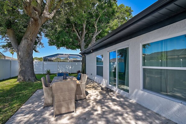 Outdoor dining
