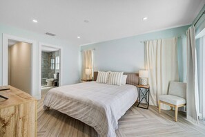 3 bedrooms, free WiFi, bed sheets - Tranquil Breeze Getaway - Private Hot Tub, EV Charger, Peaceful Setting, Near Beautiful Beaches! (Bradenton)