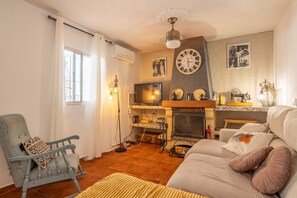 TV, fireplace, stereo