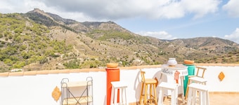 Holiday Home 'Cortijo La Abuela' with Mountain View, Wi-Fi and Air Conditioning