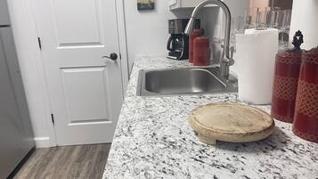 烤面包机、餐桌