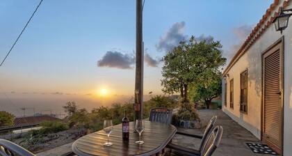 Holiday Home 'El Naranjo Viejo' with Sea View, Wi-Fi and Air Conditioning