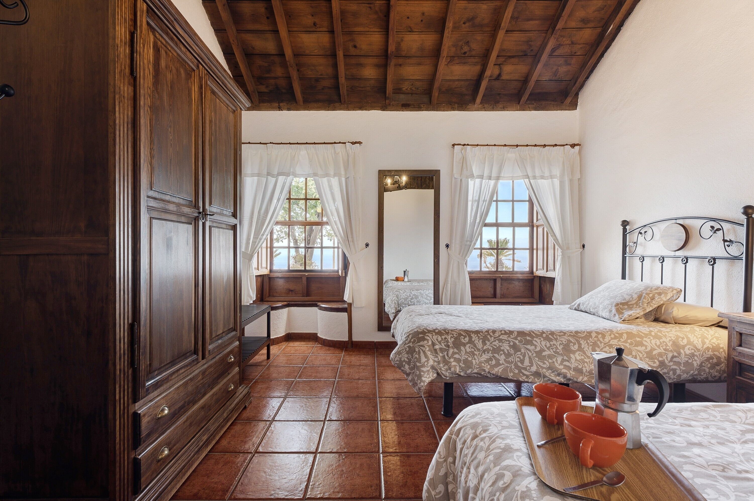 2 chambres, fer et planche à repasser, Wi-Fi gratuit, draps fournis