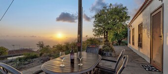 Holiday Home 'El Naranjo Viejo' with Sea View, Wi-Fi and Air Conditioning