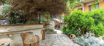 Hotel Apartment "Paxos" with Sea View, Garden & Wi-Fi
