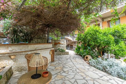 Hotel Apartment "Paxos" with Sea View, Garden & Wi-Fi