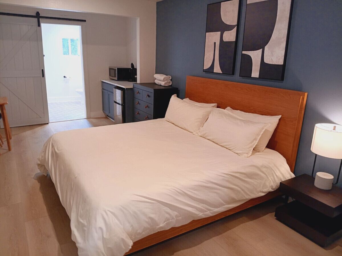 Location, Location, Location! Newly Remodeled Orange St Boutique Hotel King Bed