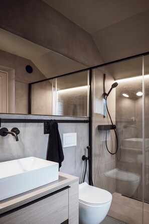 تجهيزات دش، مجففات شعر، مناشف