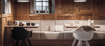 "Rousa little guesthouse Kombi" with breakfast included!