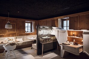 Dining - "Rousa little guesthouse Kombi" with breakfast included! (Rasun Anterselva)