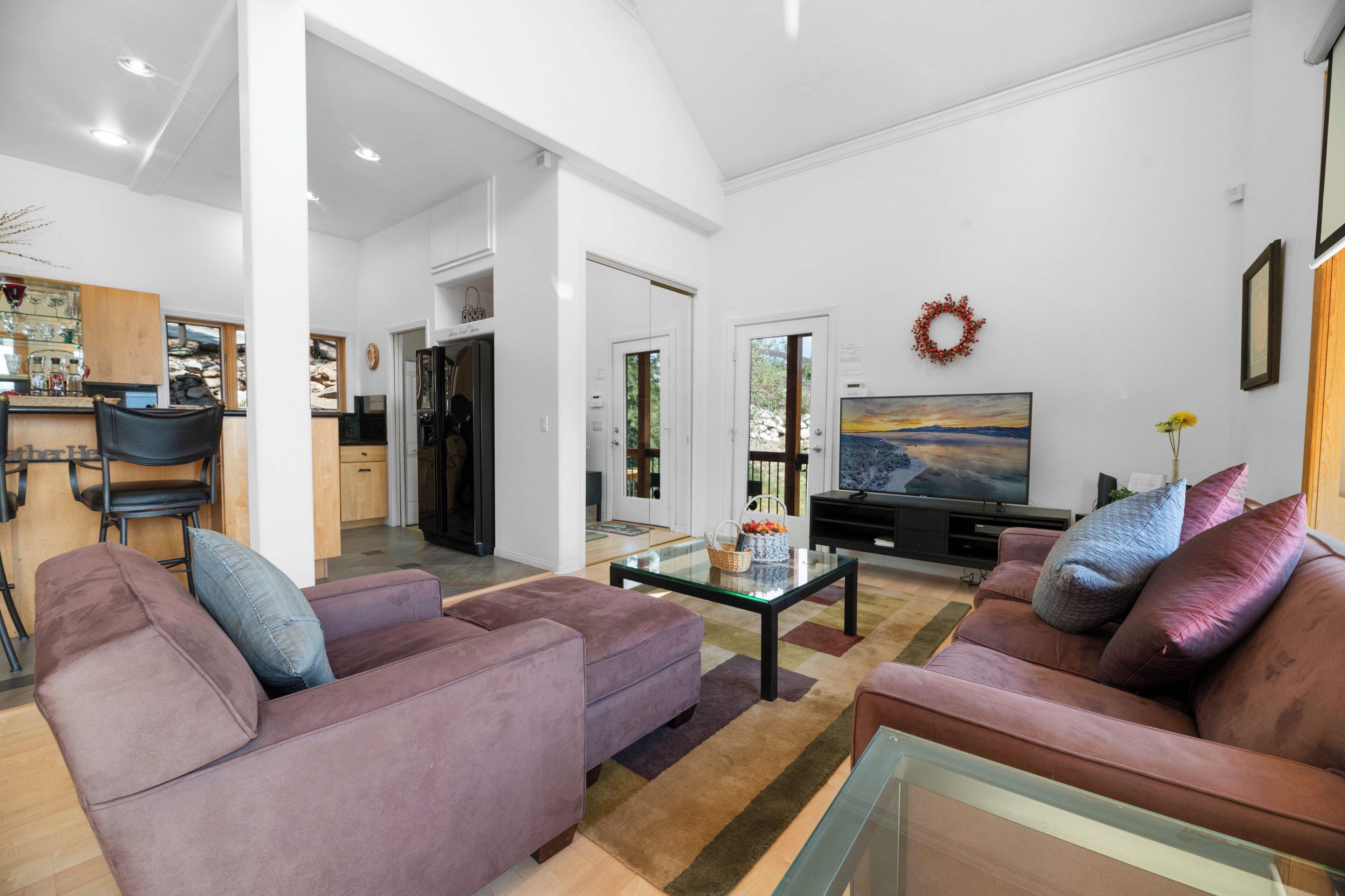 Smart TV, fireplace, DVD player