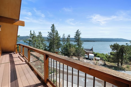 Property grounds. Amazing Grace - Fireplace, Jet Tub, Deck, Lake View