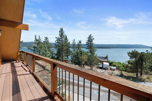 Amazing Grace - Fireplace, Jet Tub, Deck, Lake View