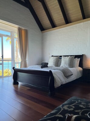 6 chambres, bureau, fer et planche à repasser, accès au Wi-Fi (inclus)